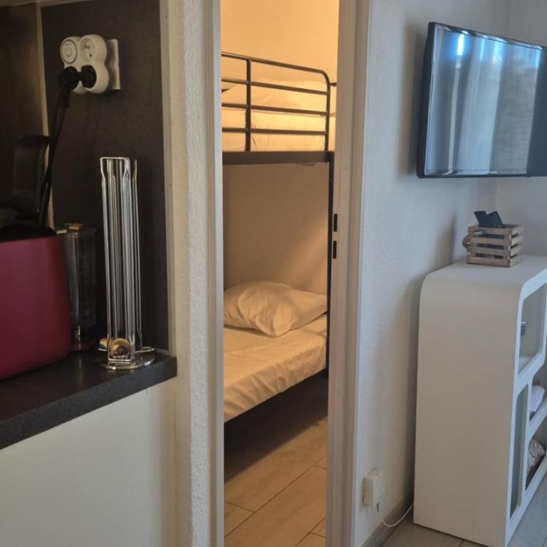Suite Beija Flor Air-Conditioned Apartment Near the Naturist Village - Apartment - 9
