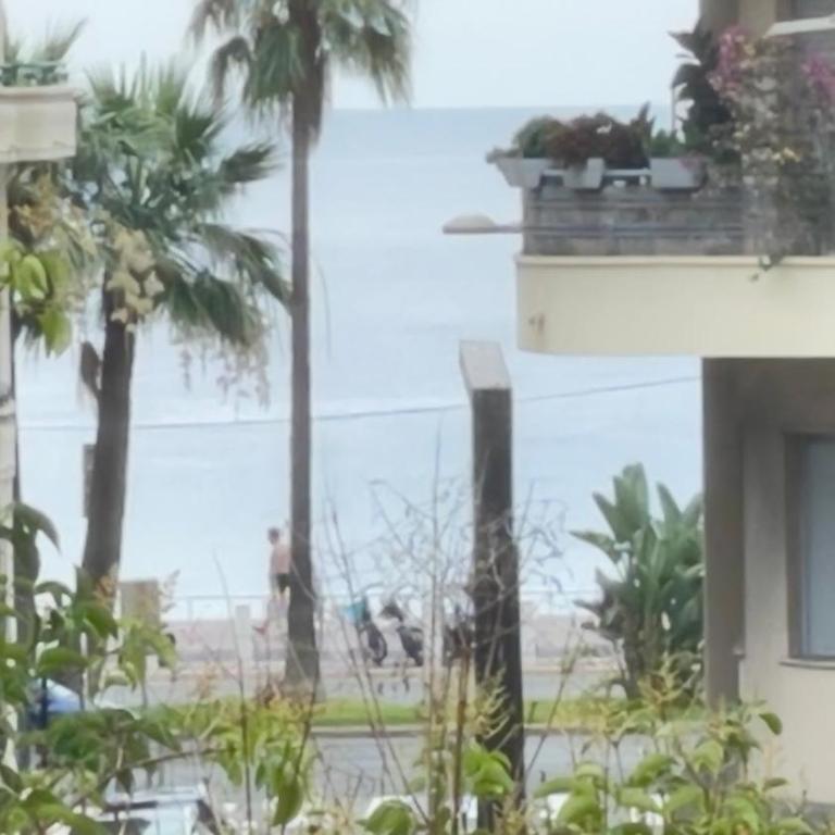APPARTEMENT AVEC UNE LÉGÈRE VUE SUR La MER 40 MÈTRES DE LA PLAGE ET 250 MÈTRES DU CENTRE VILLE - Appartement 1 Chambre - 1