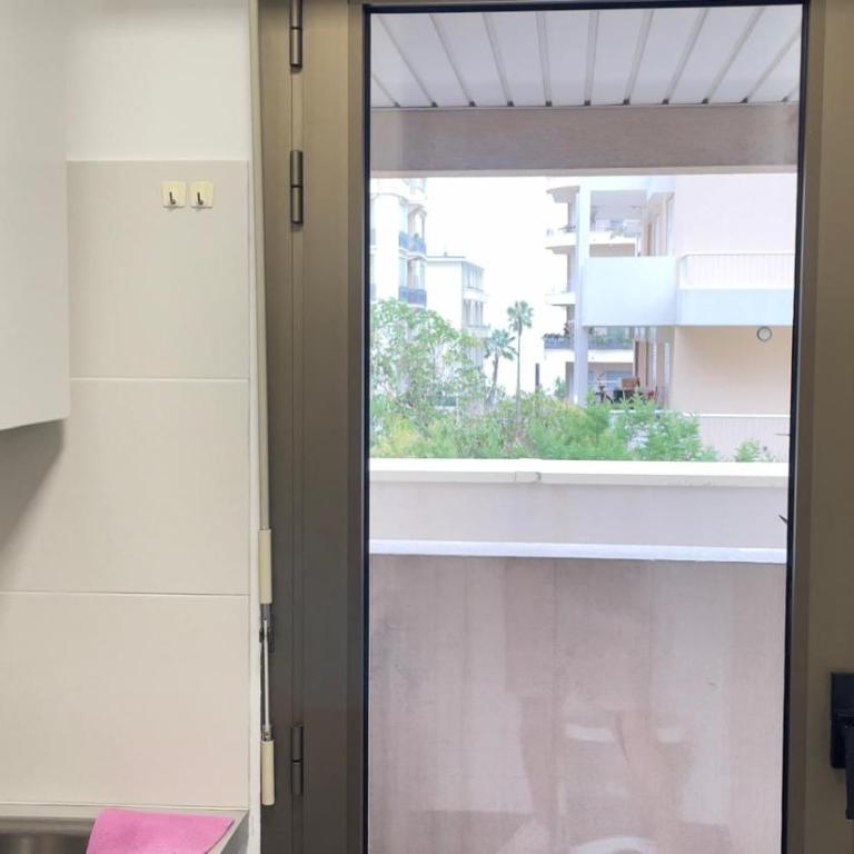 APPARTEMENT AVEC UNE LÉGÈRE VUE SUR La MER 40 MÈTRES DE LA PLAGE ET 250 MÈTRES DU CENTRE VILLE - Appartement 1 Chambre - 10