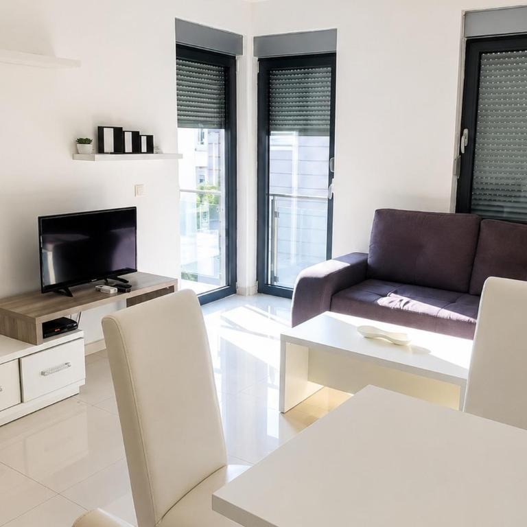 Pine Hill Apartments - Apartment mit 1 Schlafzimmer, Balkon und Stadtblick - 1
