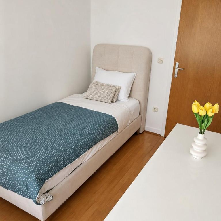 City URBAN HOME - Two-Bedroom Apartment - 12