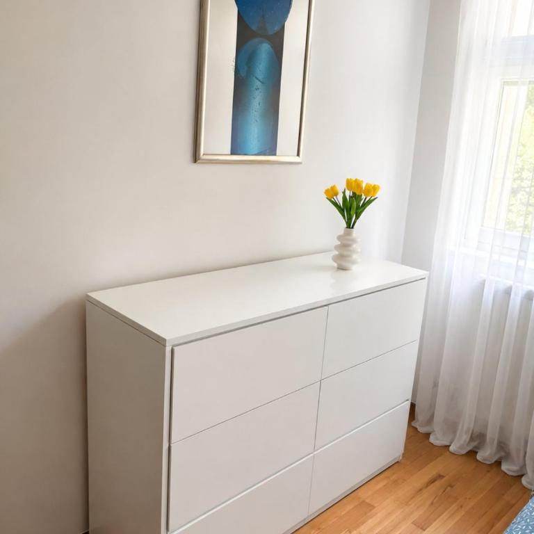 City URBAN HOME - Two-Bedroom Apartment - 14