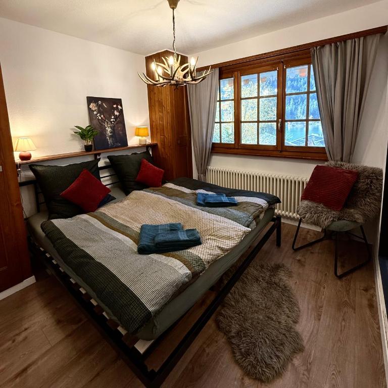 Chaletwohnung am See mit traumhaftem Bergblick - Apartment mit 2 Schlafzimmern - 1