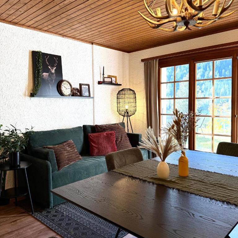 Chaletwohnung am See mit traumhaftem Bergblick - Apartment mit 2 Schlafzimmern - 2