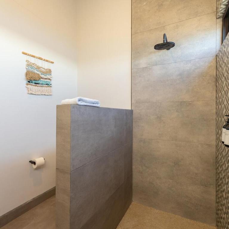 Oceanfront 2BR Home with Pool, BBQ & Terrace - Casa de 2 dormitorios - 2