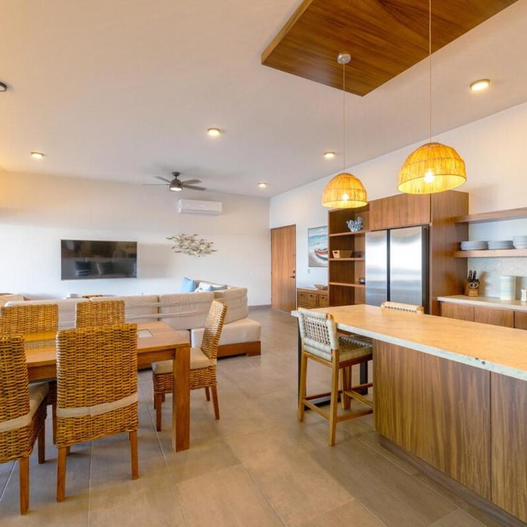 Oceanfront 2BR Home with Pool, BBQ & Terrace - Casa de 2 dormitorios - 16