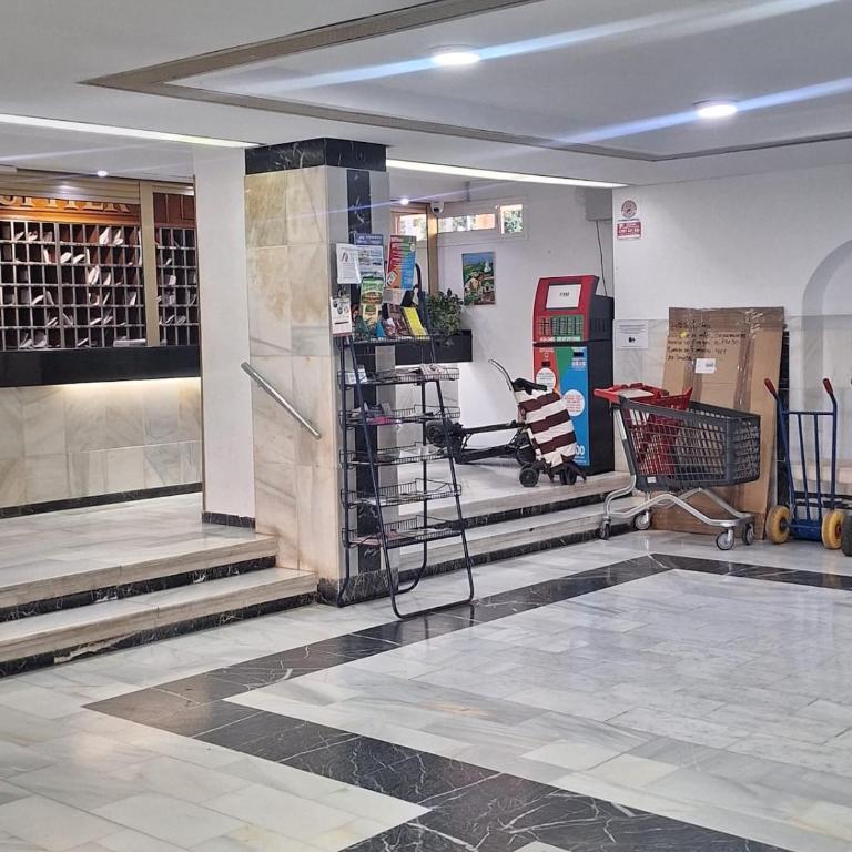 Nice newly renovated 1-bedroom apartment - One-Bedroom Standard Apartment - 33