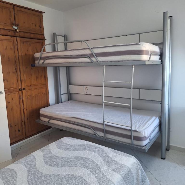 Nice newly renovated 1-bedroom apartment - One-Bedroom Standard Apartment - 6
