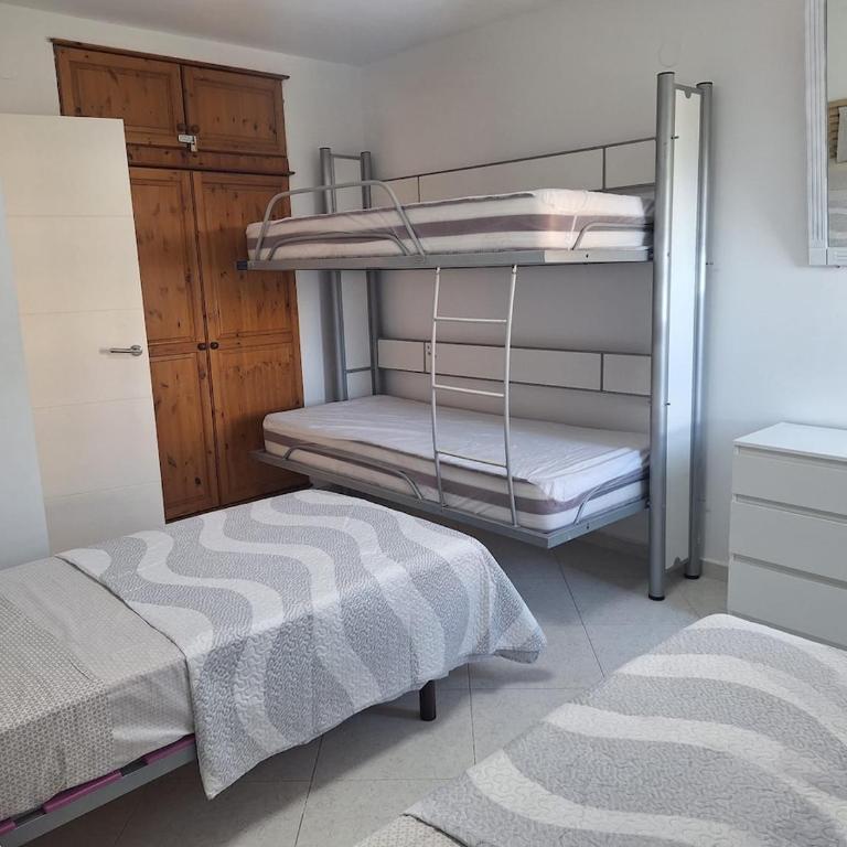 Nice newly renovated 1-bedroom apartment - One-Bedroom Standard Apartment - 5