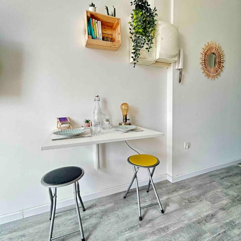Cozy Bright Downtown Studio with Balcony & Wi-Fi - Apartment mit 2 Schlafzimmern - 6