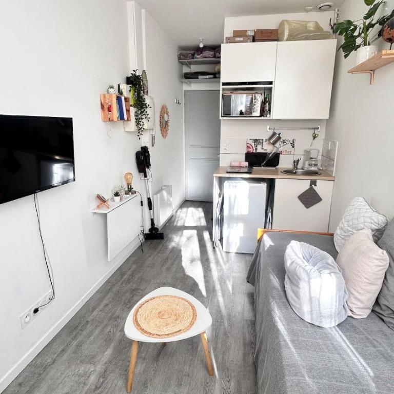 Cozy Bright Downtown Studio with Balcony & Wi-Fi - Apartment mit 2 Schlafzimmern - 10