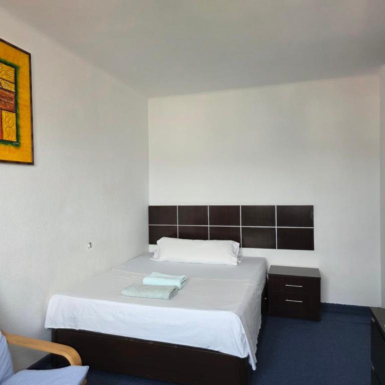 PRECIOSA COMODA HABITACIÓN CENTRO MALAGA LA MEJOR ZONA DE LA CIUDAD ENFRENTE A DOS COMERCIAL ENFRENTE A LA ESTACIÓN DE TREN Y DE AUTOBÚSES CERCA A LA PLAYA CERCA AL CASCO ANTIGUO DE LA CIUDAD lo bienvenido - Doppelzimmer - 4