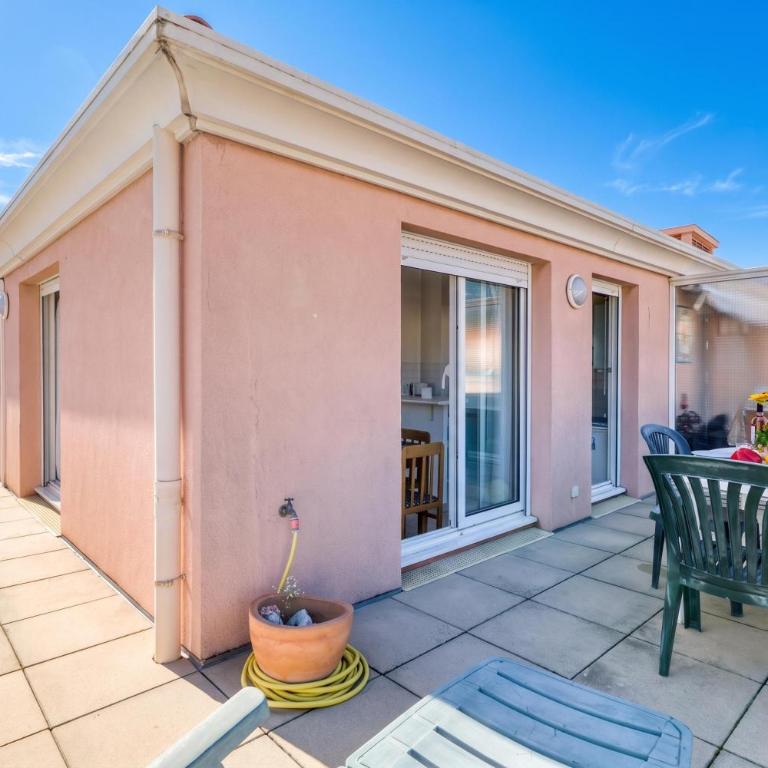Top Floor Apt Close To The Sea - Happy Rentals - Appartement avec Terrasse - 10
