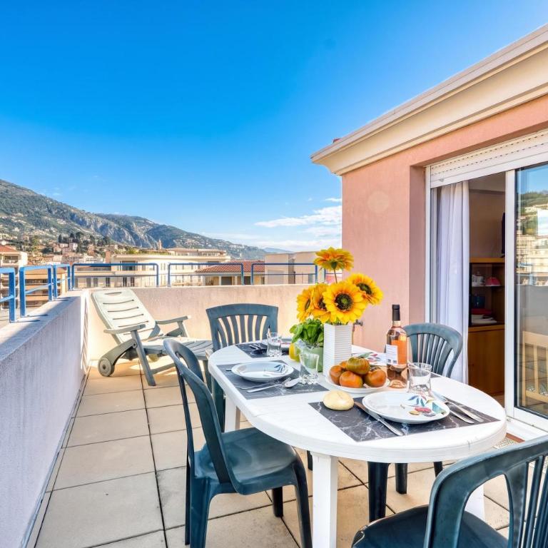 Top Floor Apt Close To The Sea - Happy Rentals - Appartement avec Terrasse - 9