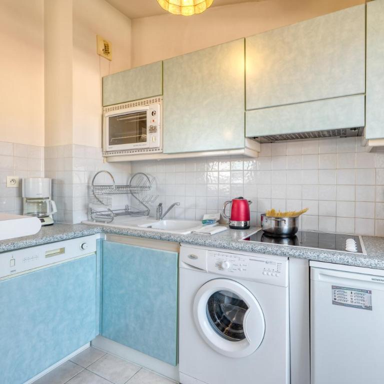 Top Floor Apt Close To The Sea - Happy Rentals - Appartement avec Terrasse - 5