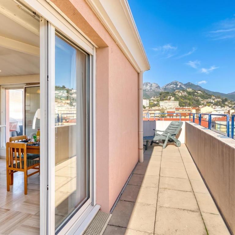 Top Floor Apt Close To The Sea - Happy Rentals - Appartement avec Terrasse - 11