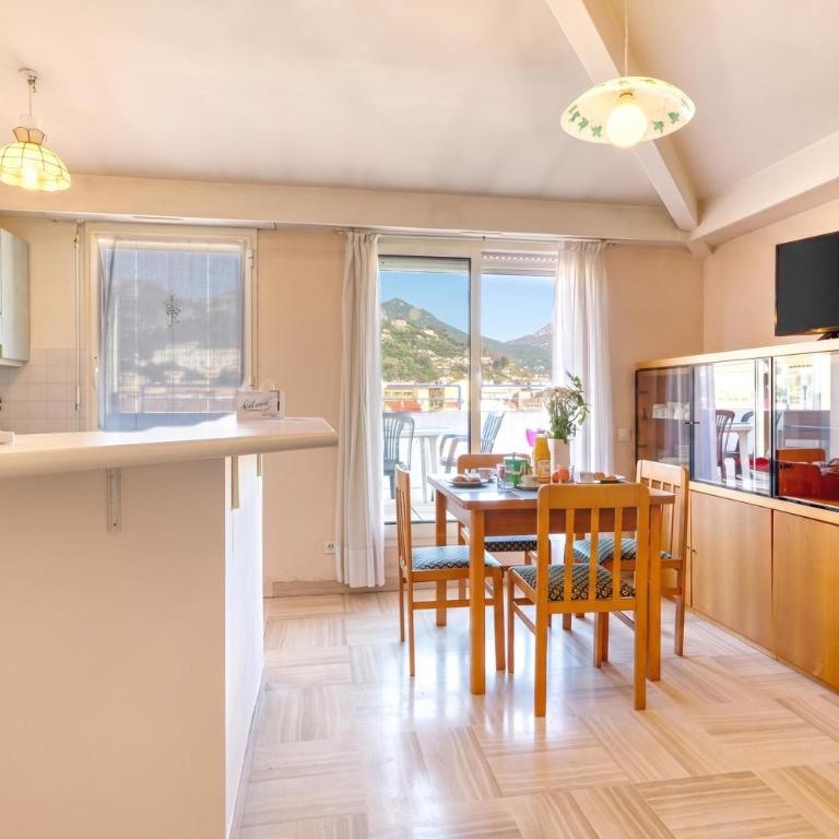 Top Floor Apt Close To The Sea - Happy Rentals - Appartement avec Terrasse - 14
