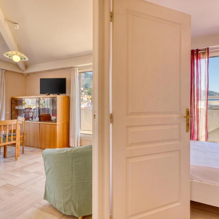 Top Floor Apt Close To The Sea - Happy Rentals - Appartement avec Terrasse - 18