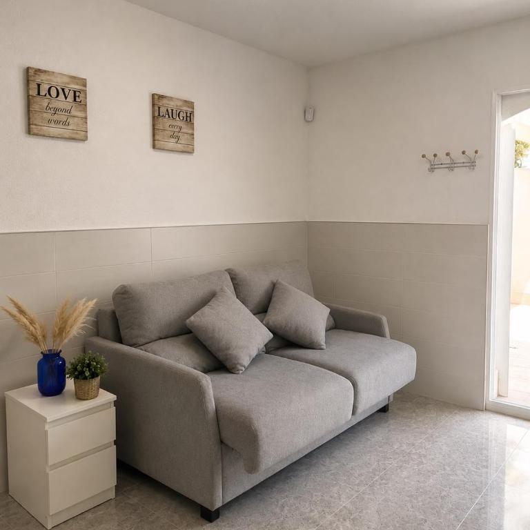 Little Los Emilios - Two-Bedroom House - 4