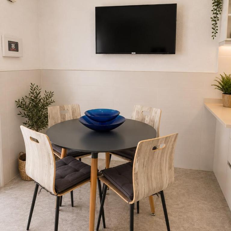 Little Los Emilios - Two-Bedroom House - 2