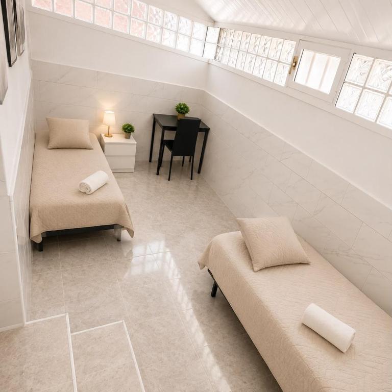 Little Los Emilios - Two-Bedroom House - 6
