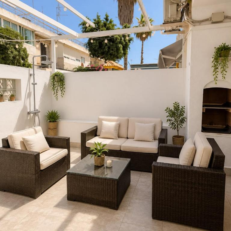 Little Los Emilios - Two-Bedroom House - 1