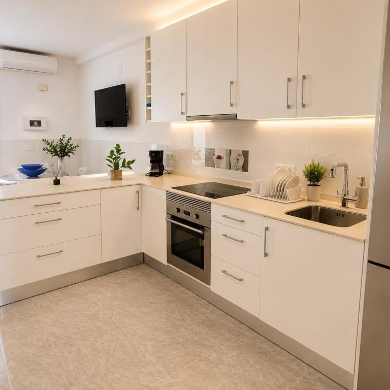 Little Los Emilios - Two-Bedroom House - 7