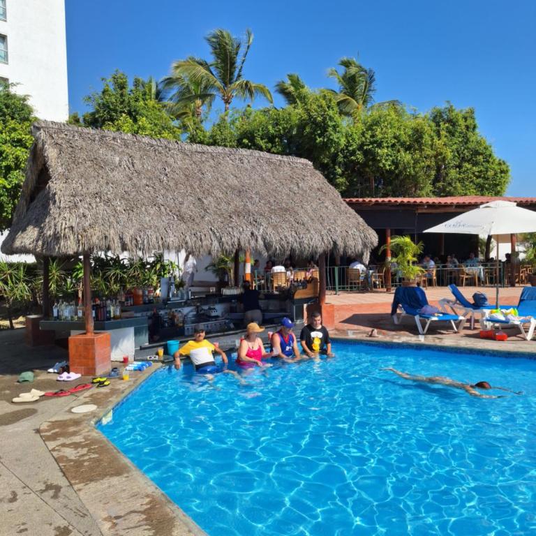 Depa en planta baja con alberca - Apartamento de 2 dormitorios - 1