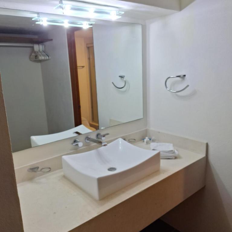 Depa en planta baja con alberca - Apartamento de 2 dormitorios - 3