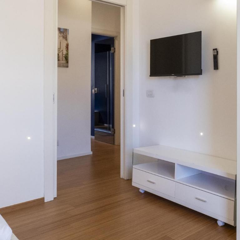 ELECTASTAY Apartments - SantOronzo The Terrace - Apartment with Shower - 28