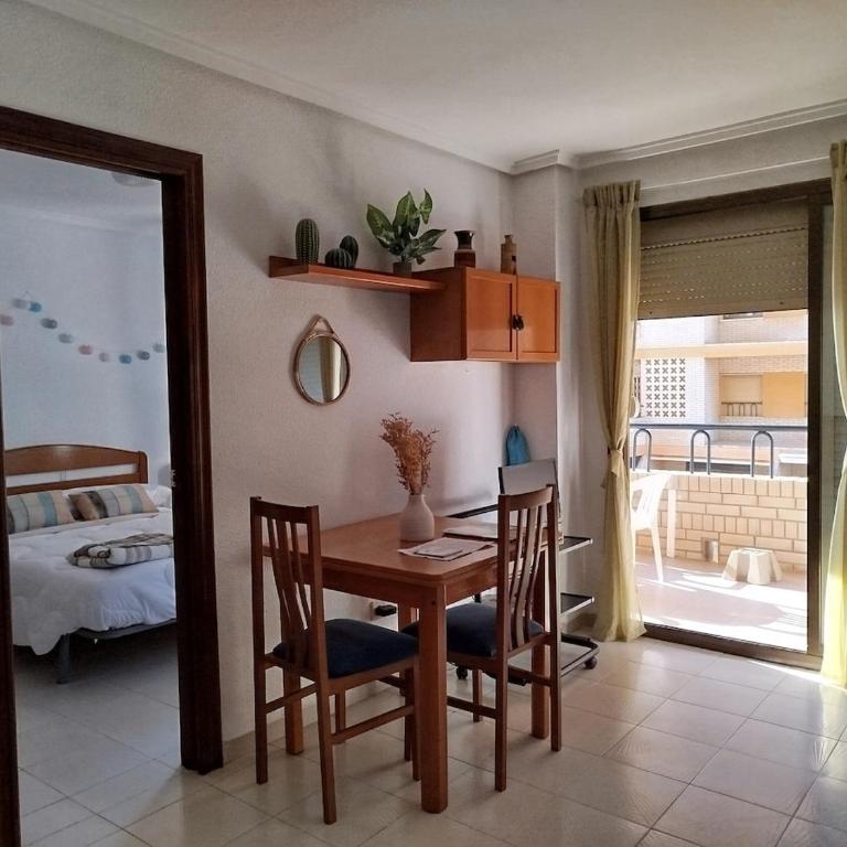 Apartamento primera linea con vistas al mar y montaña - Apartamento de 2 dormitorios con balcón y vistas al mar - 2