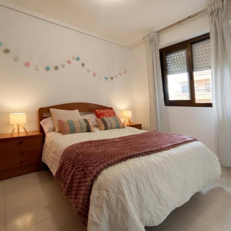 Apartamento primera linea con vistas al mar y montaña - Apartamento de 2 dormitorios con balcón y vistas al mar - 3