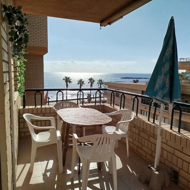 Apartamento primera linea con vistas al mar y montaña - Apartamento de 2 dormitorios con balcón y vistas al mar - 8