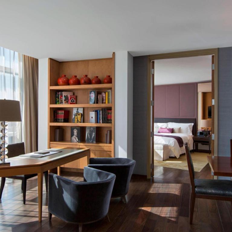 The St. Regis Mexico City - Suite Astor con vistas a la avenida Reforma - Servicio de mayordomo - 1 cama extragrande - 2