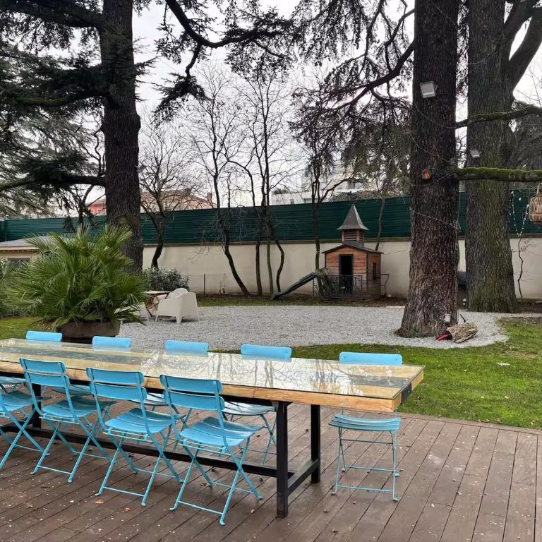 Suite Célestins by Château GrandClément - Appartement cosy sous les toits, Piscine - Parc - Wifi - Parking - à 10 min de Lyon - Appartamento Loft con 2 Camere da Letto - 35