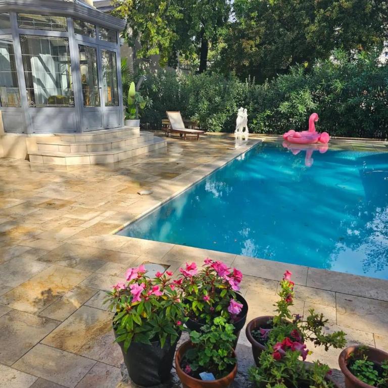 Suite Célestins by Château GrandClément - Appartement cosy sous les toits, Piscine - Parc - Wifi - Parking - à 10 min de Lyon - Appartamento Loft con 2 Camere da Letto - 37