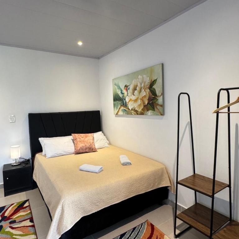 Donde Mildred Hostal y Cafe - Double Room with Private Bathroom - 7
