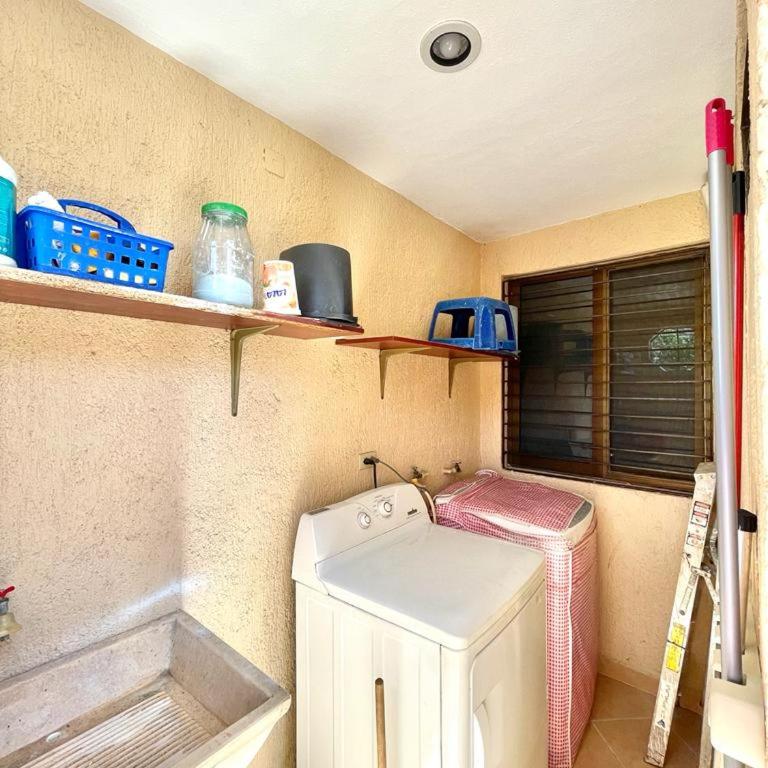 Home 365 Mérida Comodidad, amplitud total, 3 recamaras, 2 baños 5 camas ideal familias Consulado Americano - Three-Bedroom Apartment - 11