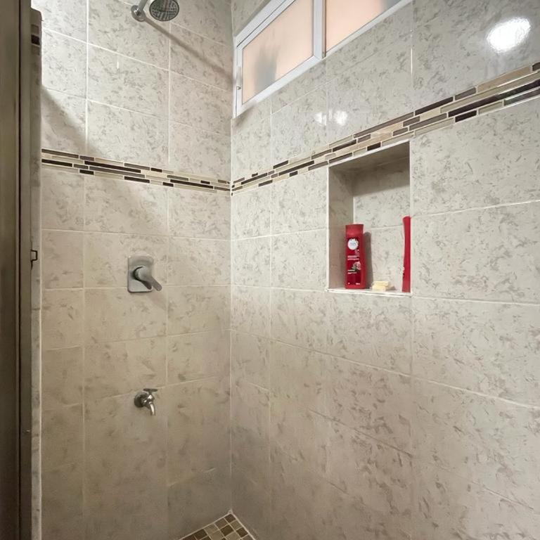 Home 365 Mérida Comodidad, amplitud total, 3 recamaras, 2 baños 5 camas ideal familias Consulado Americano - Three-Bedroom Apartment - 15