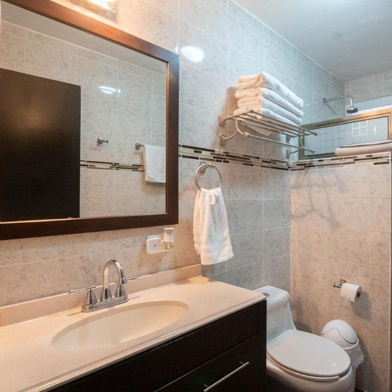 Home 365 Mérida Comodidad, amplitud total, 3 recamaras, 2 baños 5 camas ideal familias Consulado Americano - Three-Bedroom Apartment - 41