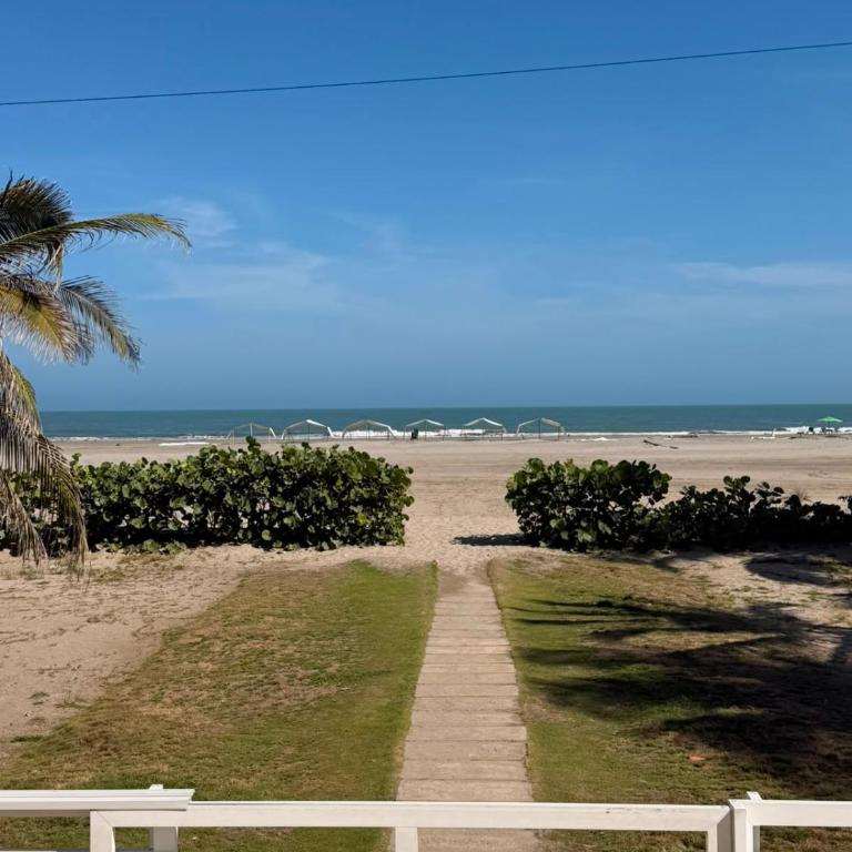 Espectacular apto con vista y salida directa al mar - Two-Bedroom Apartment - 19