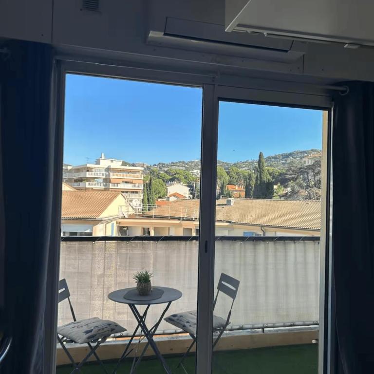 Charming and peaceful studio in the heart of Cannes near the beach, train station & Palais des Festivals - Appartement 1 Chambre - 6