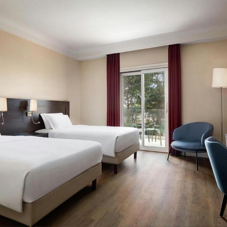 Courtyard by Marriott Rome Central Park - Camera Doppia con Letti Singoli con Divano-Letto e Balcone - 5