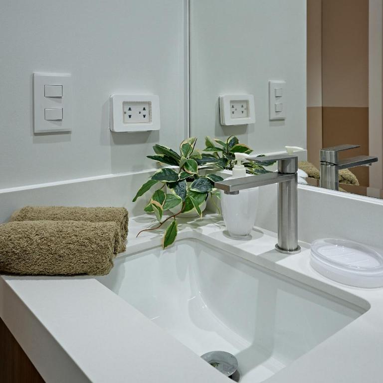 A estrenar, dpto comodo y con excelente ubicacion - Two-Bedroom Apartment - 11