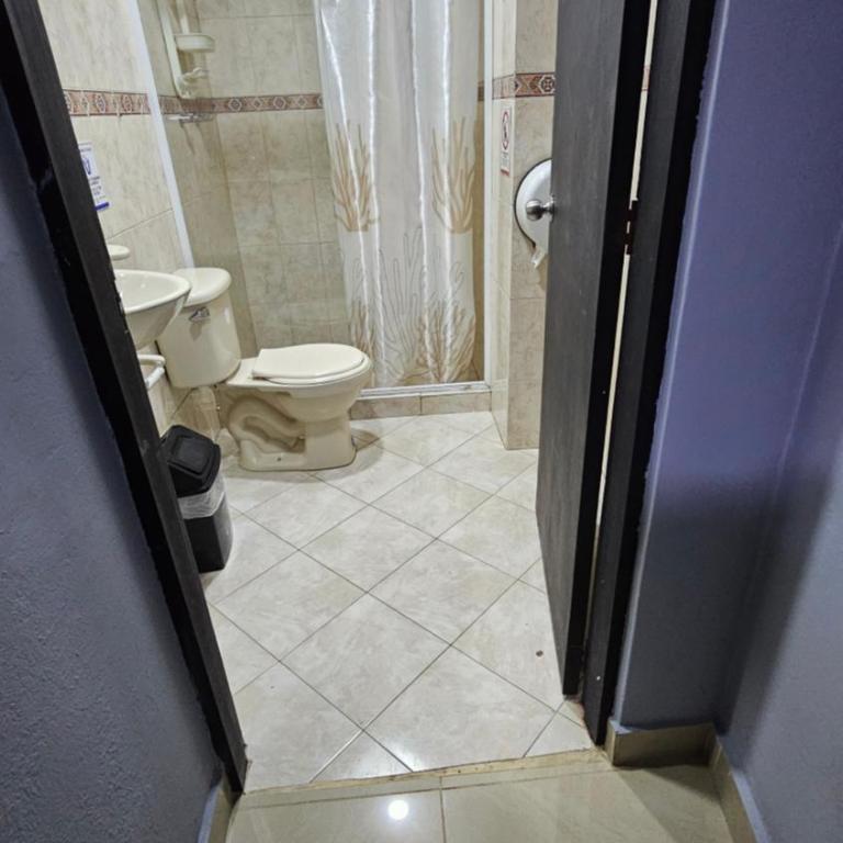 aparta hotel continental estadio - Twin Room with Private Bathroom - 8