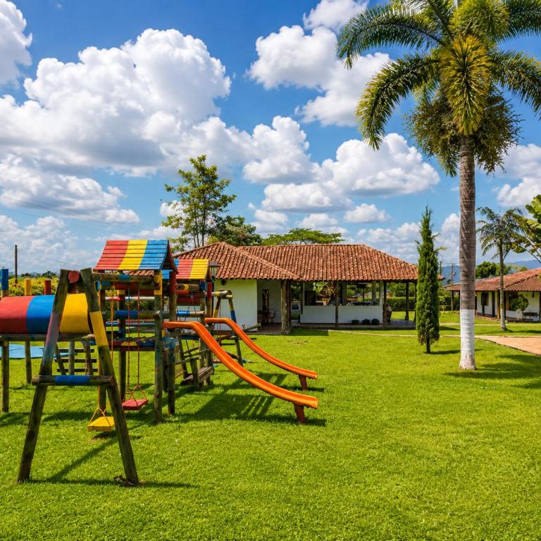Villa campestre en el Quindío con piscina, bbq, zonas verdes cerca al Parque del Café - Villa - 16