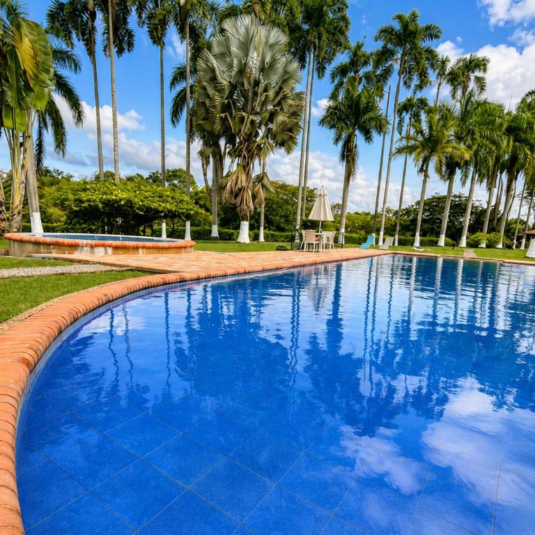 Villa campestre en el Quindío con piscina, bbq, zonas verdes cerca al Parque del Café - Villa - 54