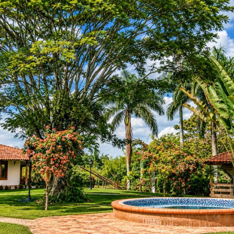 Villa campestre en el Quindío con piscina, bbq, zonas verdes cerca al Parque del Café - Villa - 52