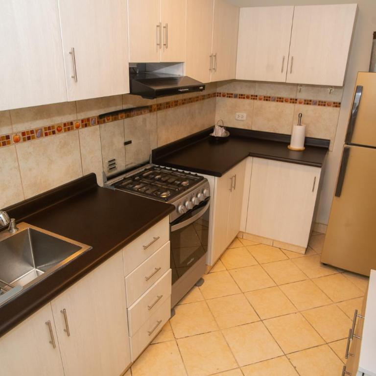 Hermoso Depa en el Corazon de Miraflores - Apartamento de 3 dormitorios con balcón - 10