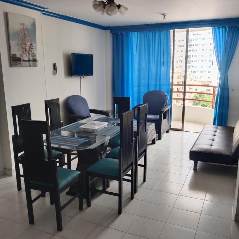 Apartamento Rodadero Con Piscinas y Cancha de Tennis - Two-Bedroom Apartment - 21